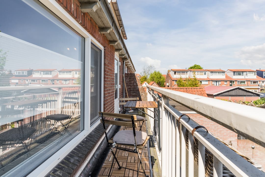 Charming Upper Apartment with Balcony Near Culemborg Centre — 16