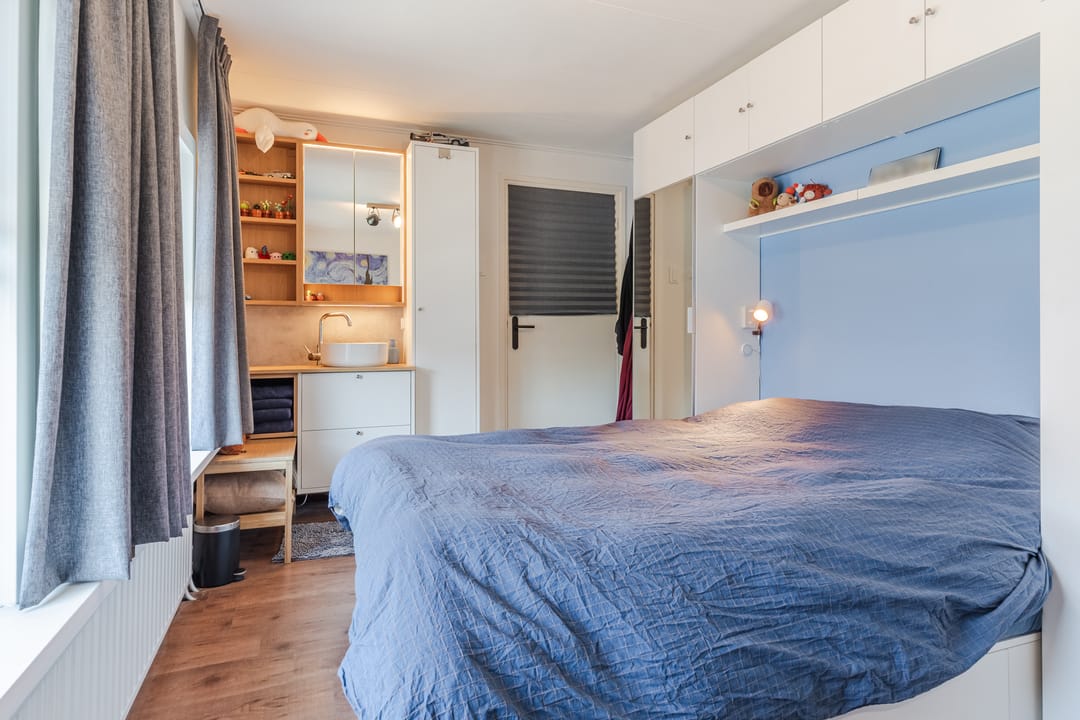 Charming Upper Apartment with Balcony Near Culemborg Centre — 13