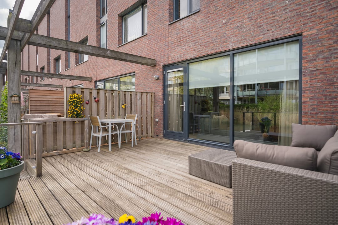 Modern terraced home with private dock on open waterway — 38