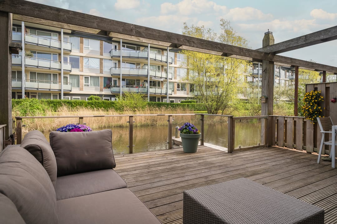 Modern terraced home with private dock on open waterway — 32