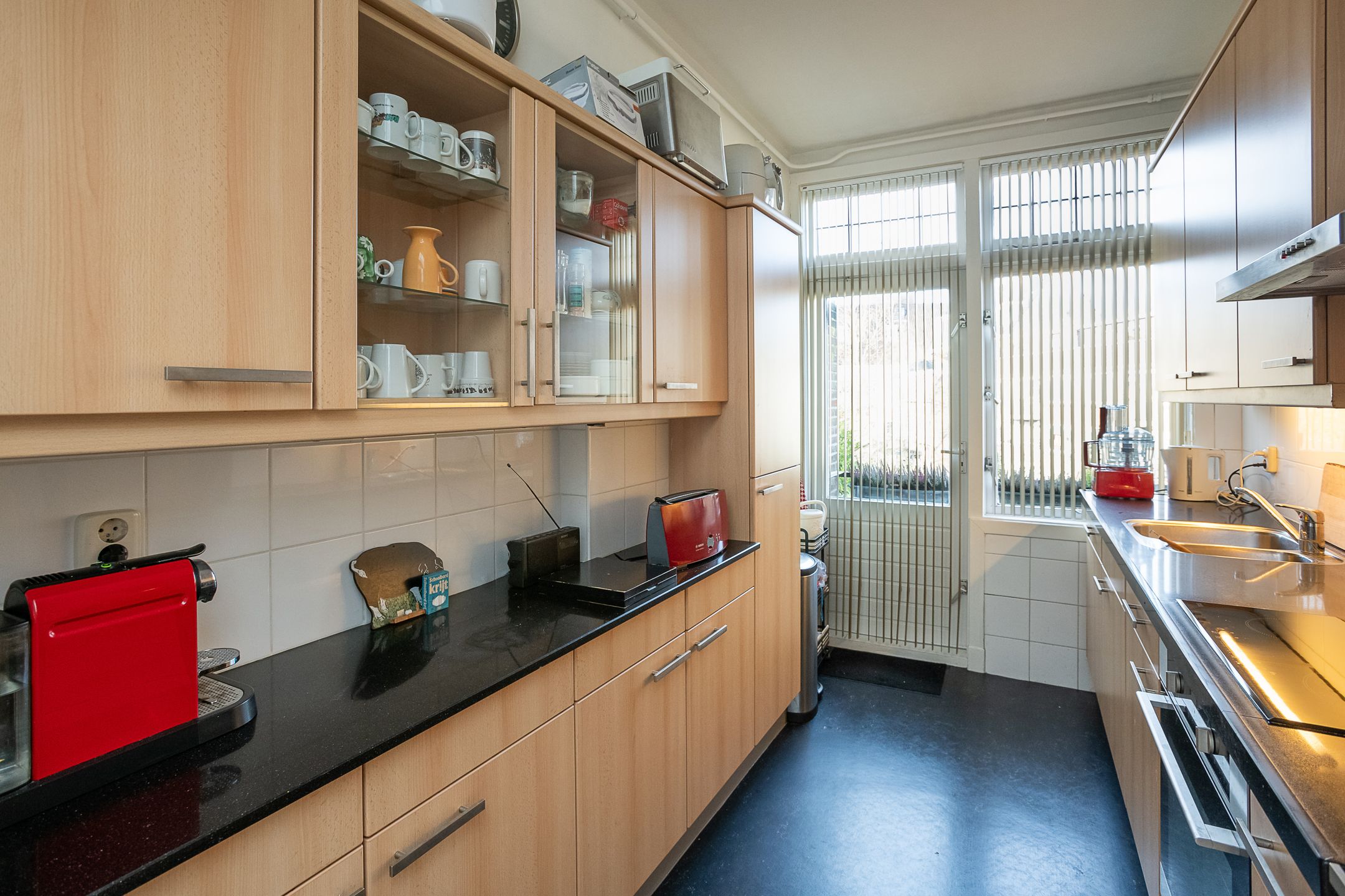Spacious 1930s Upper Apartment with Large Sunny Terrace in Rotterdam Centre-West — 15