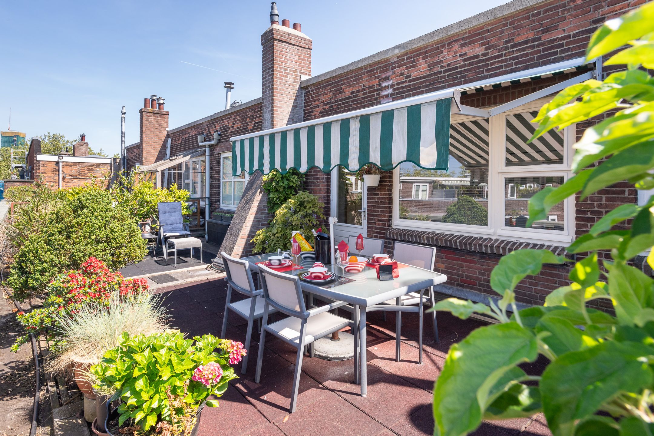 Spacious 1930s Upper Apartment with Large Sunny Terrace in Rotterdam Centre-West — 24
