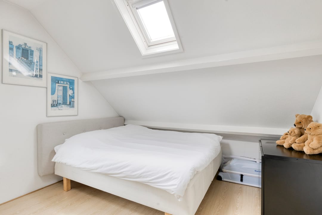 Spacious Split-Level Family Home with Garage in Castricum — 23