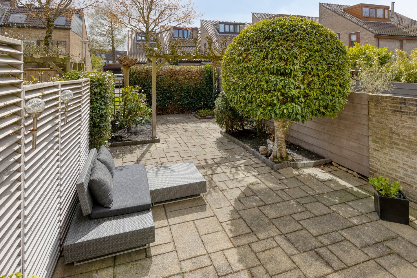 Spacious Split-Level Family Home with Garage in Castricum — 25