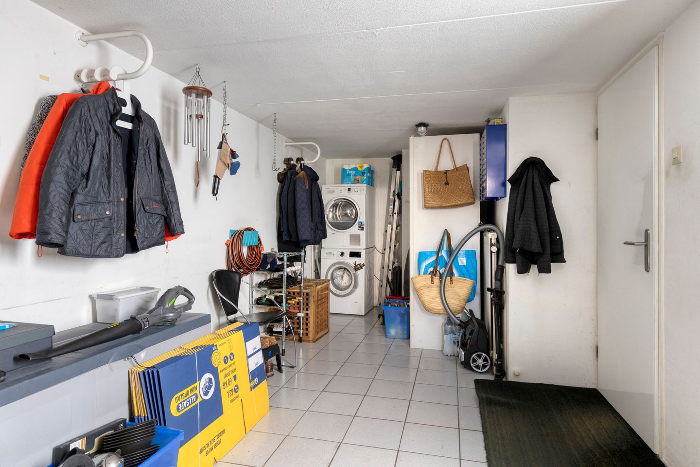 Spacious Split-Level Family Home with Garage in Castricum — 29