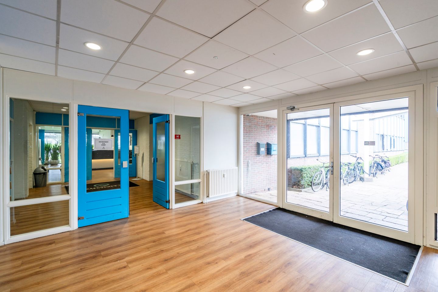 View photo 4 of Randstad 22 17