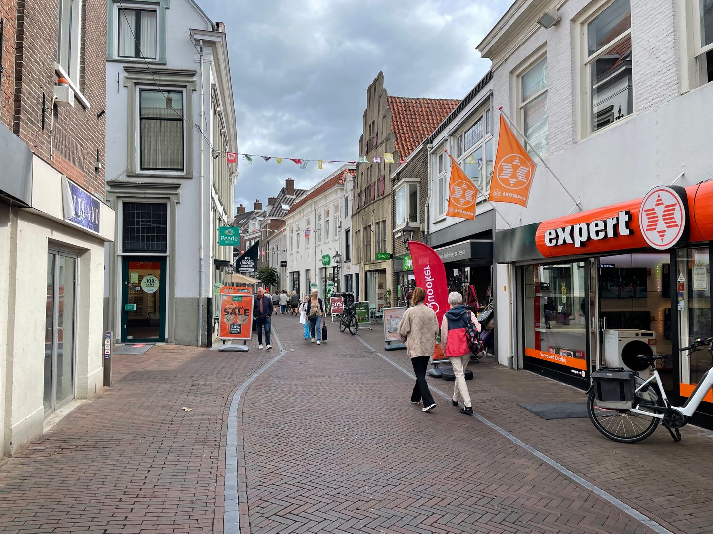 View photo 2 of Donkerstraat 20