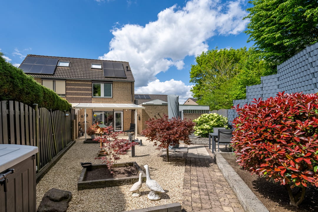 Photo 2 of Bloemenstraat 4