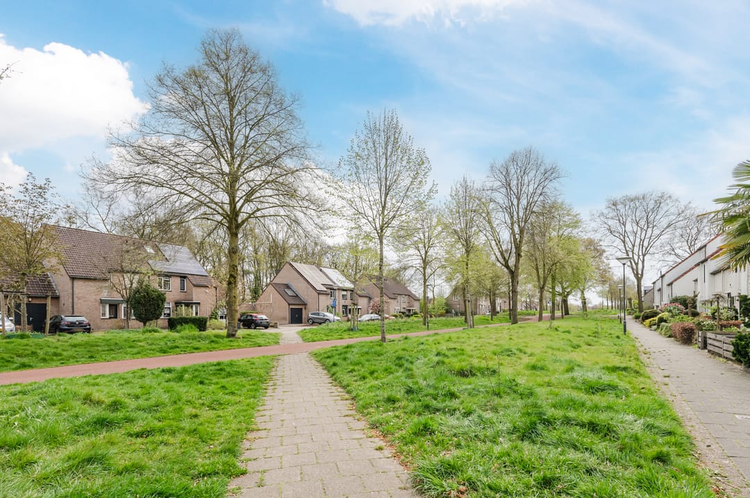 Move-in Ready Family Home with 4 Bedrooms and Covered Terrace in Popular Brouwhuis — 23