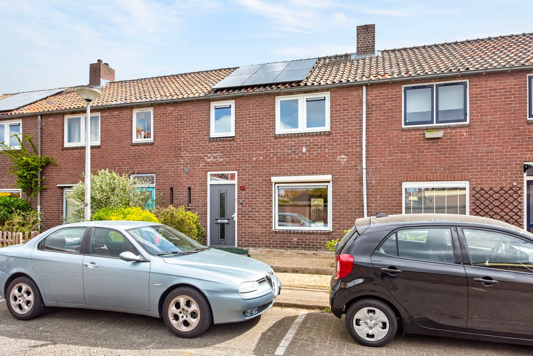 Photo 1 of Kamillestraat 33