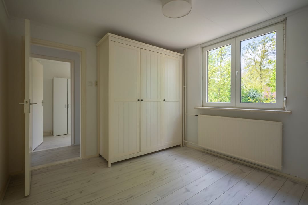 Spacious Corner Home with Garden and Large Garage in Quiet Hoensbroek Street — 13