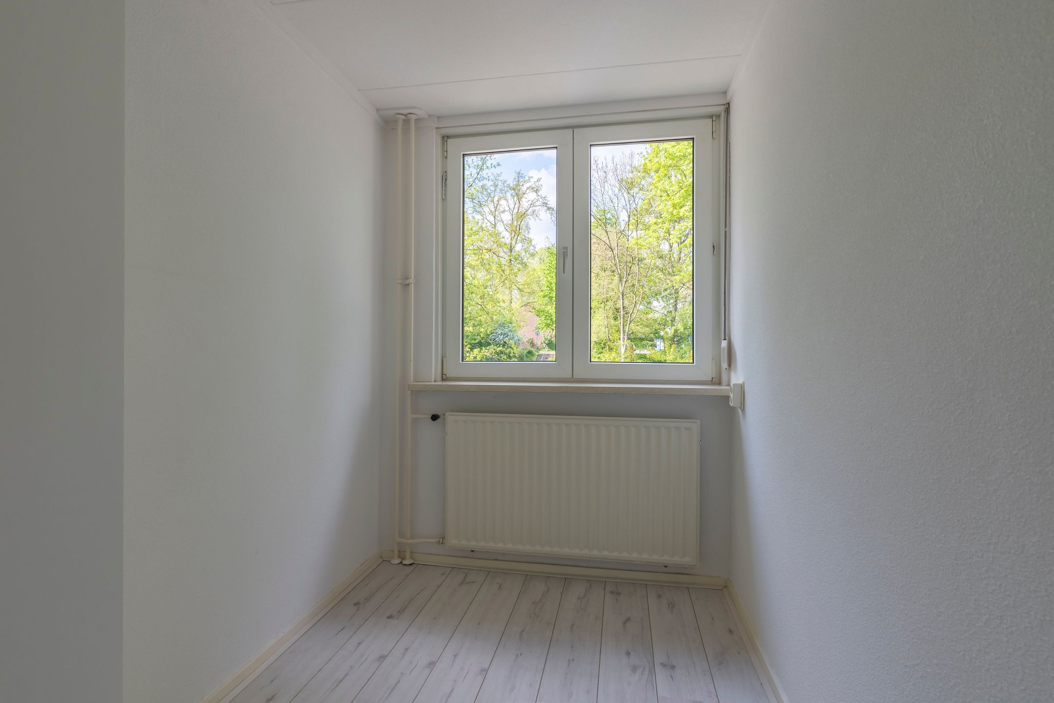 Spacious Corner Home with Garden and Large Garage in Quiet Hoensbroek Street — 15