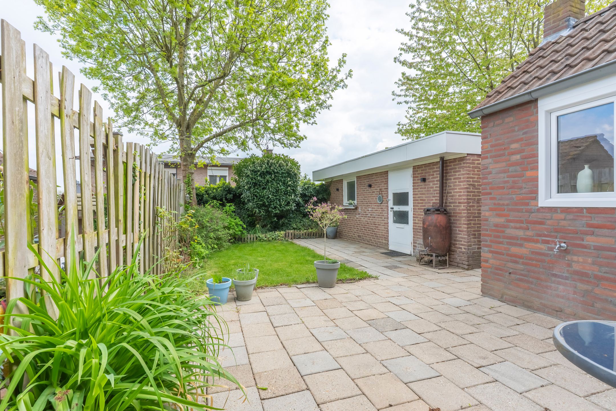 Spacious Corner Home with Garden and Large Garage in Quiet Hoensbroek Street — 18