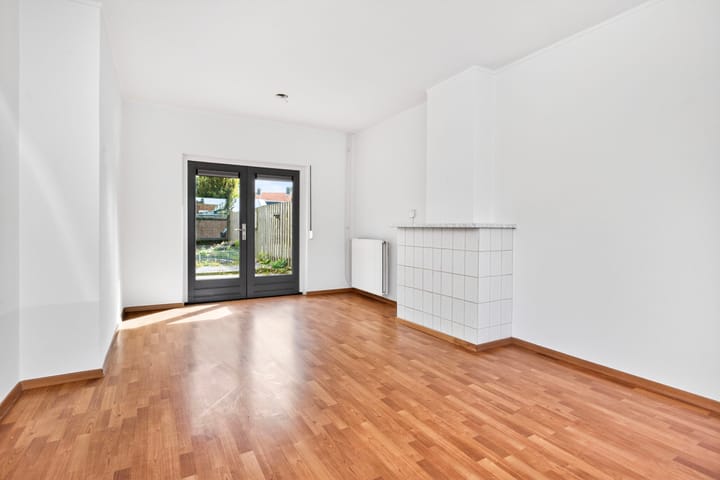Photo 2 of Kamillestraat 33