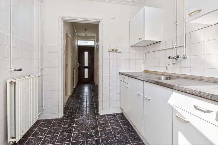 Photo 3 of Kamillestraat 33