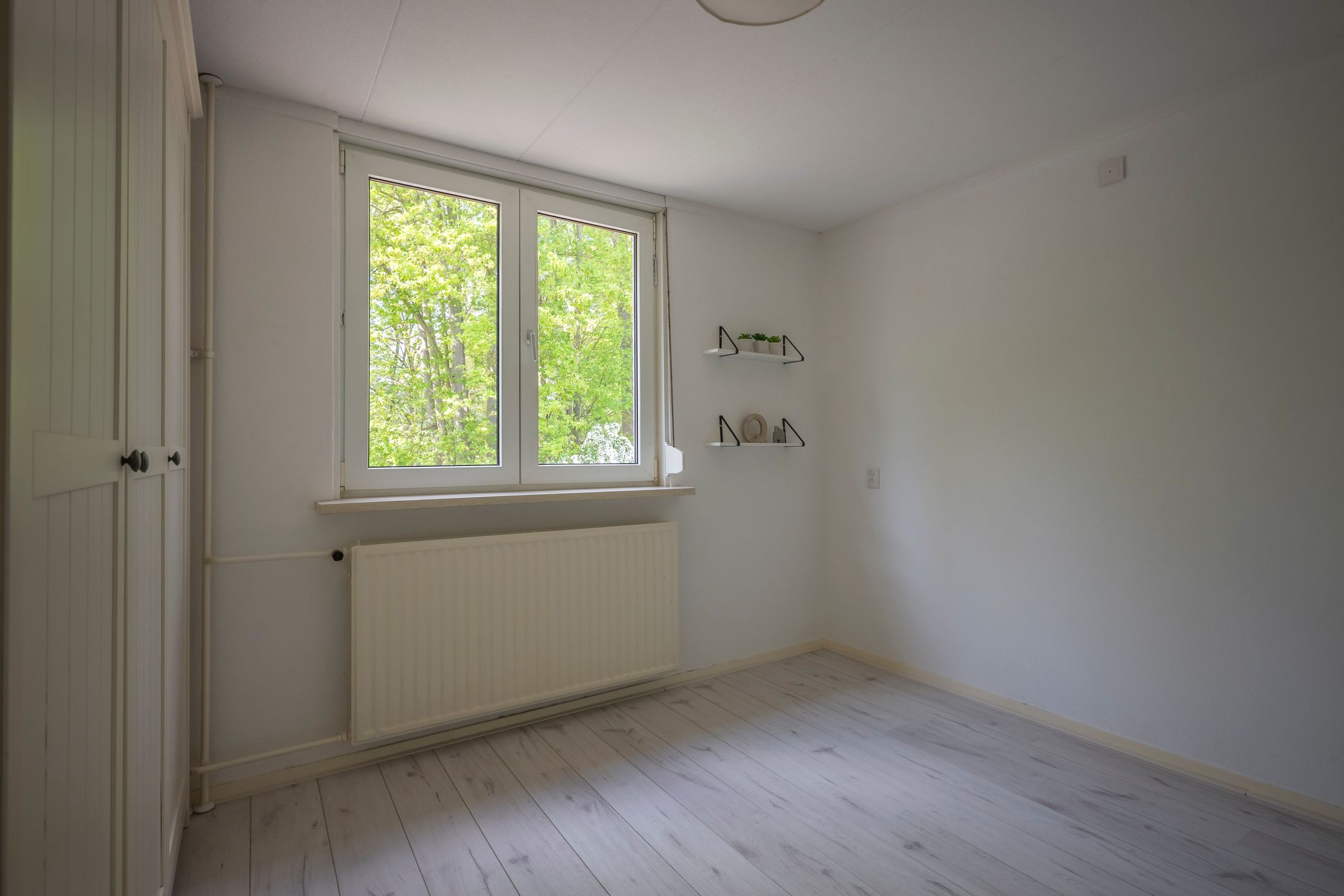 Spacious Corner Home with Garden and Large Garage in Quiet Hoensbroek Street — 12