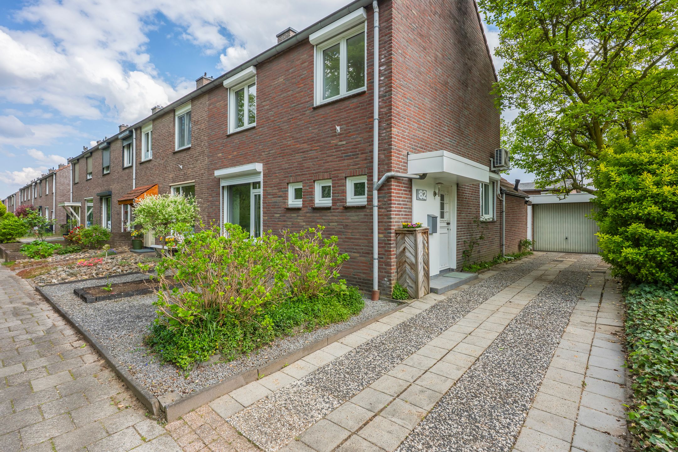 Spacious Corner Home with Garden and Large Garage in Quiet Hoensbroek Street — 21