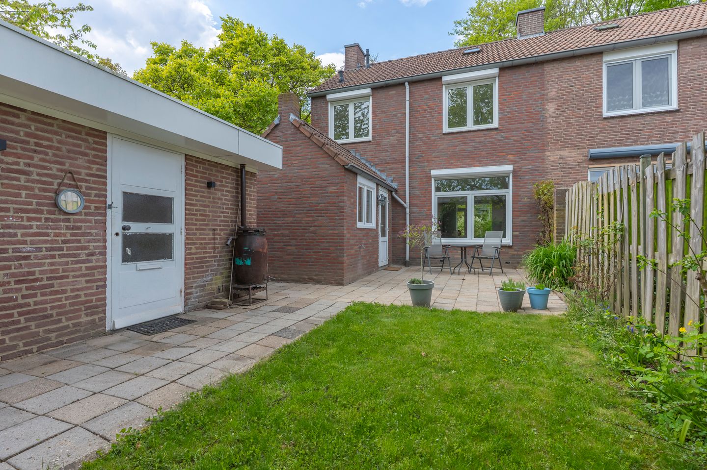 Spacious Corner Home with Garden and Large Garage in Quiet Hoensbroek Street — 20