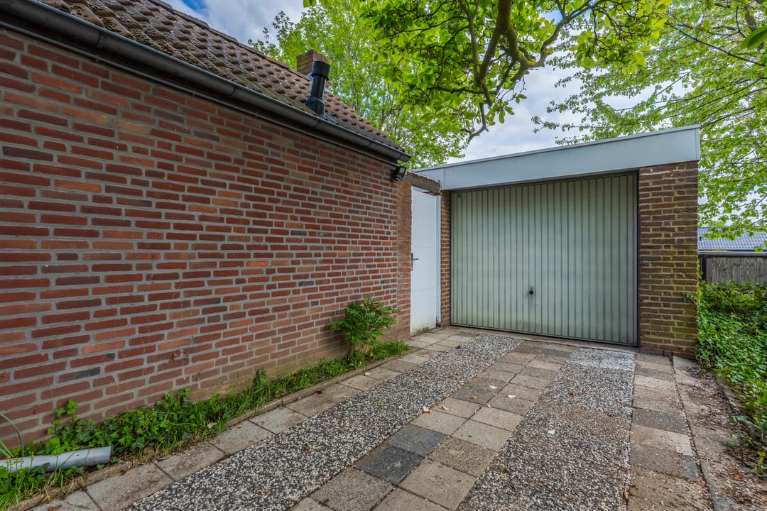 Spacious Corner Home with Garden and Large Garage in Quiet Hoensbroek Street — 22