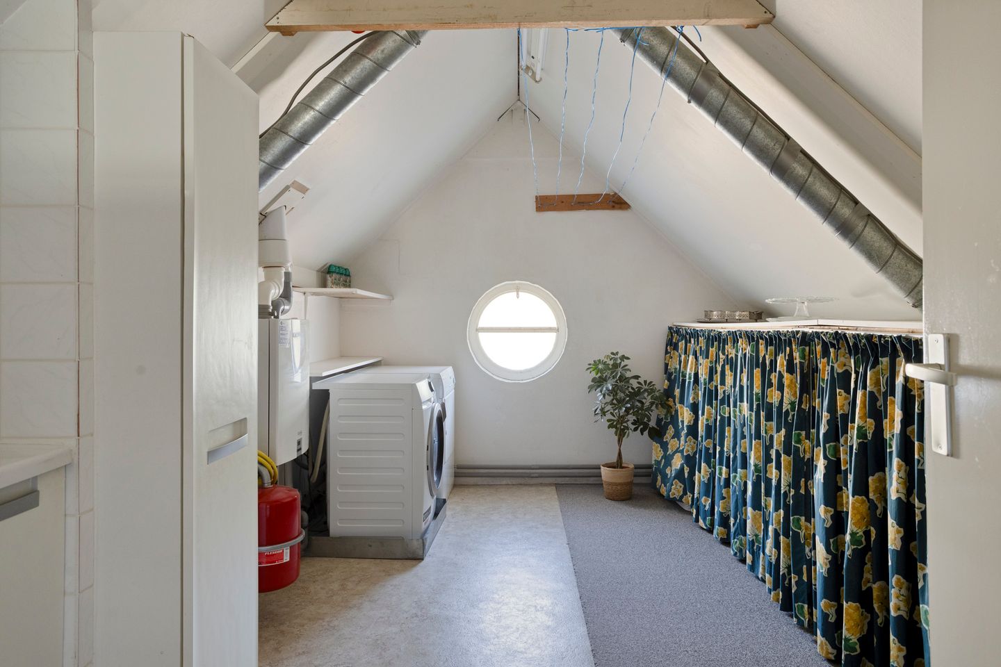 Spacious Family Home with Garage in Quiet Enschede-Noord — 34