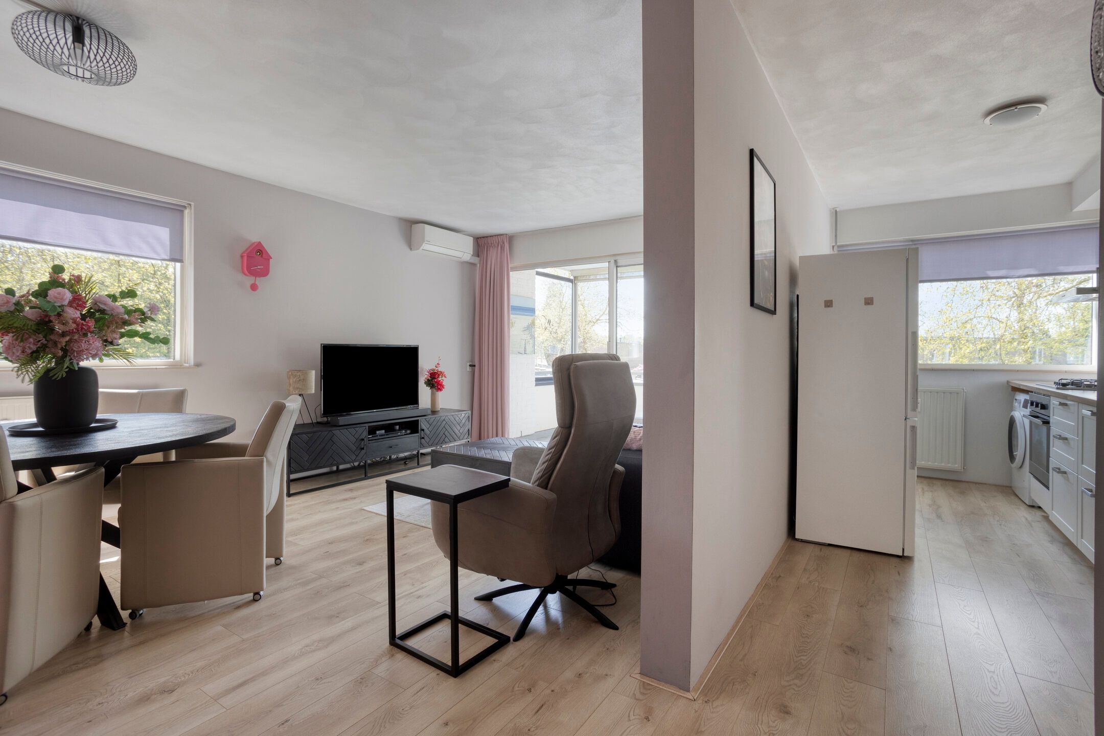 Spacious and Bright 2-Room Apartment with Balcony — 12
