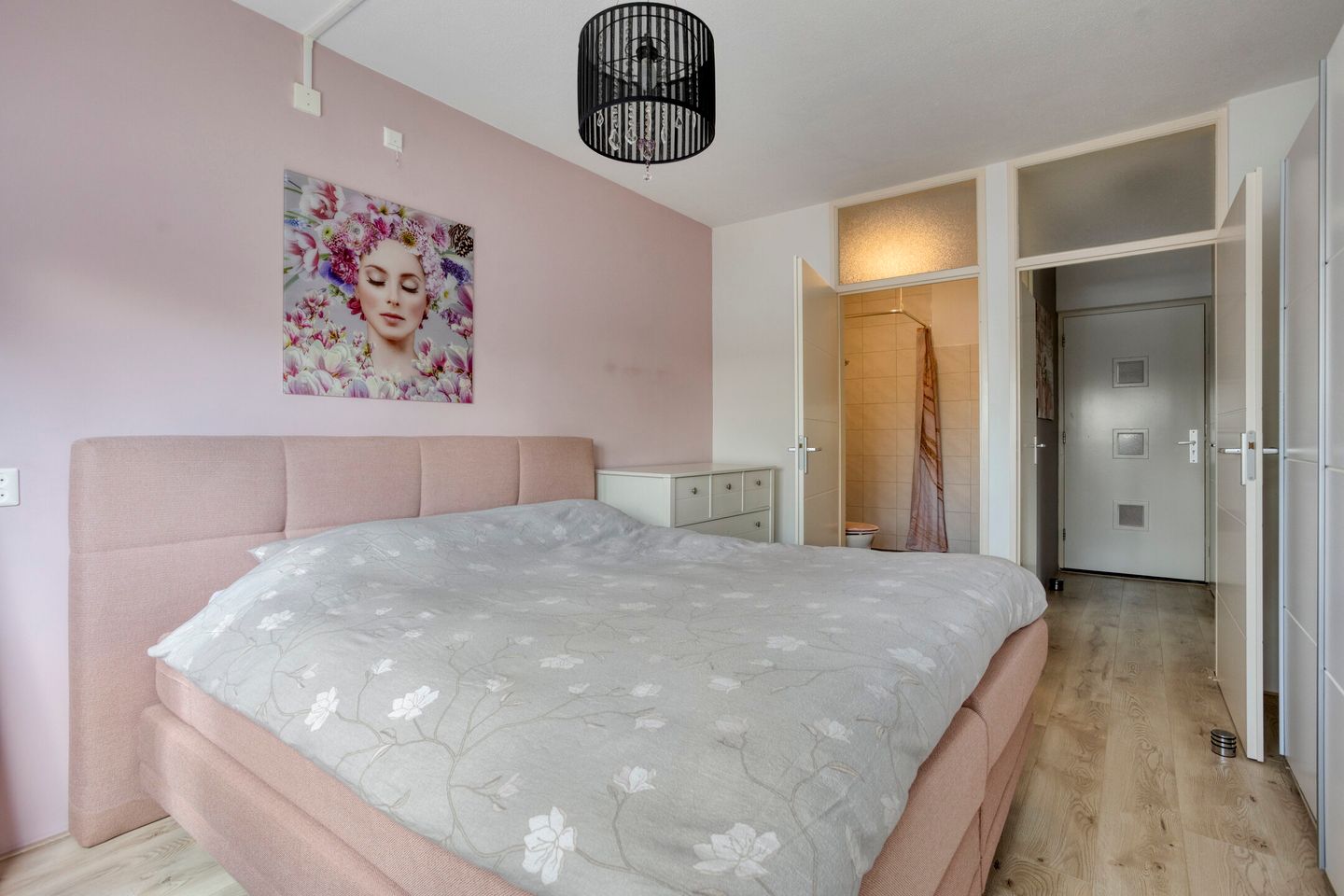 Spacious and Bright 2-Room Apartment with Balcony — 20