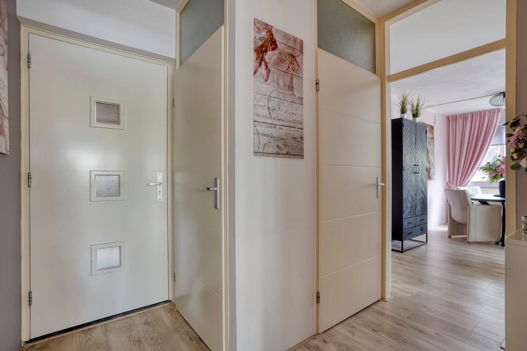 Spacious and Bright 2-Room Apartment with Balcony — 17