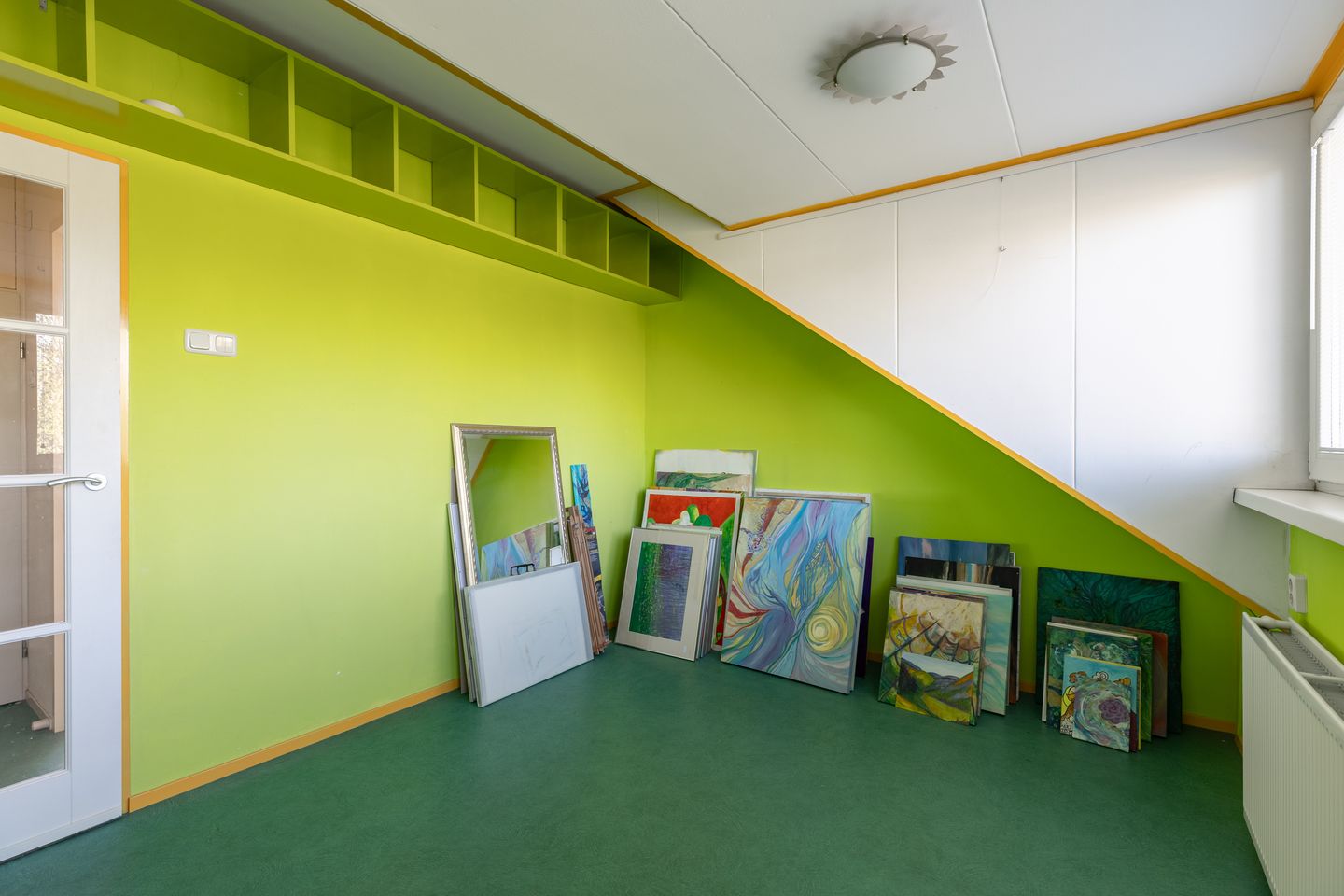Spacious Family Home with Great Potential in Quiet Alkmaar Location — 34