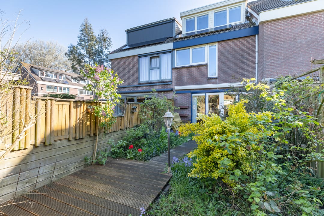 Spacious Family Home with Great Potential in Quiet Alkmaar Location — 38