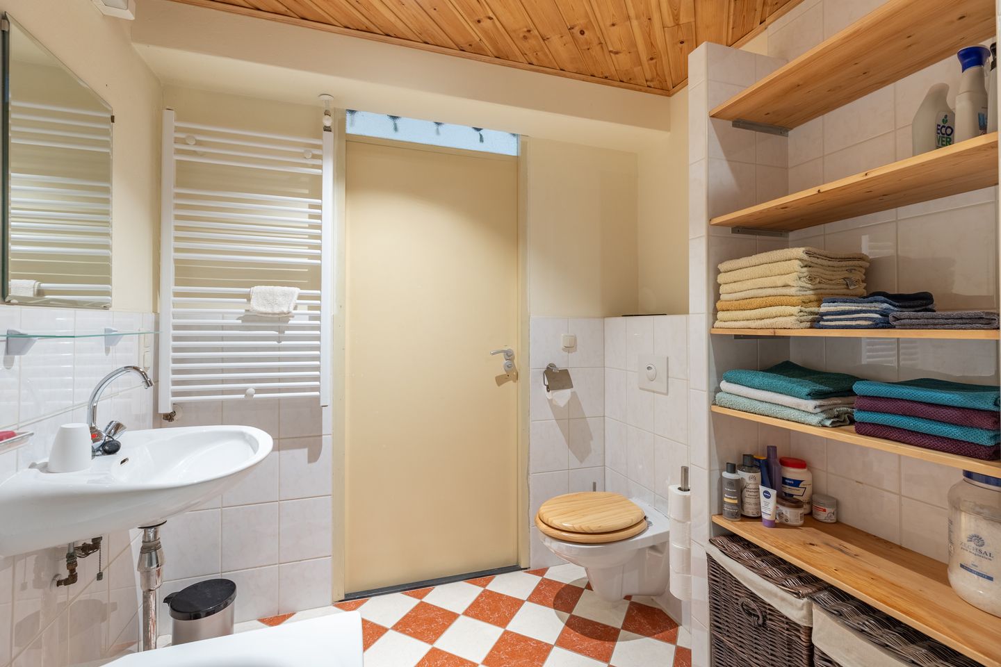 Spacious Family Home with Great Potential in Quiet Alkmaar Location — 20