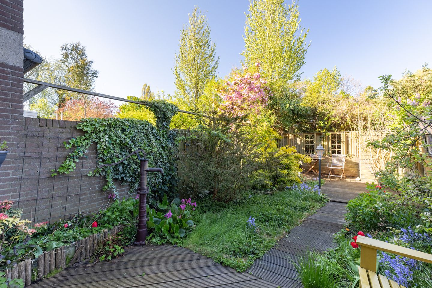 Spacious Family Home with Great Potential in Quiet Alkmaar Location — 35