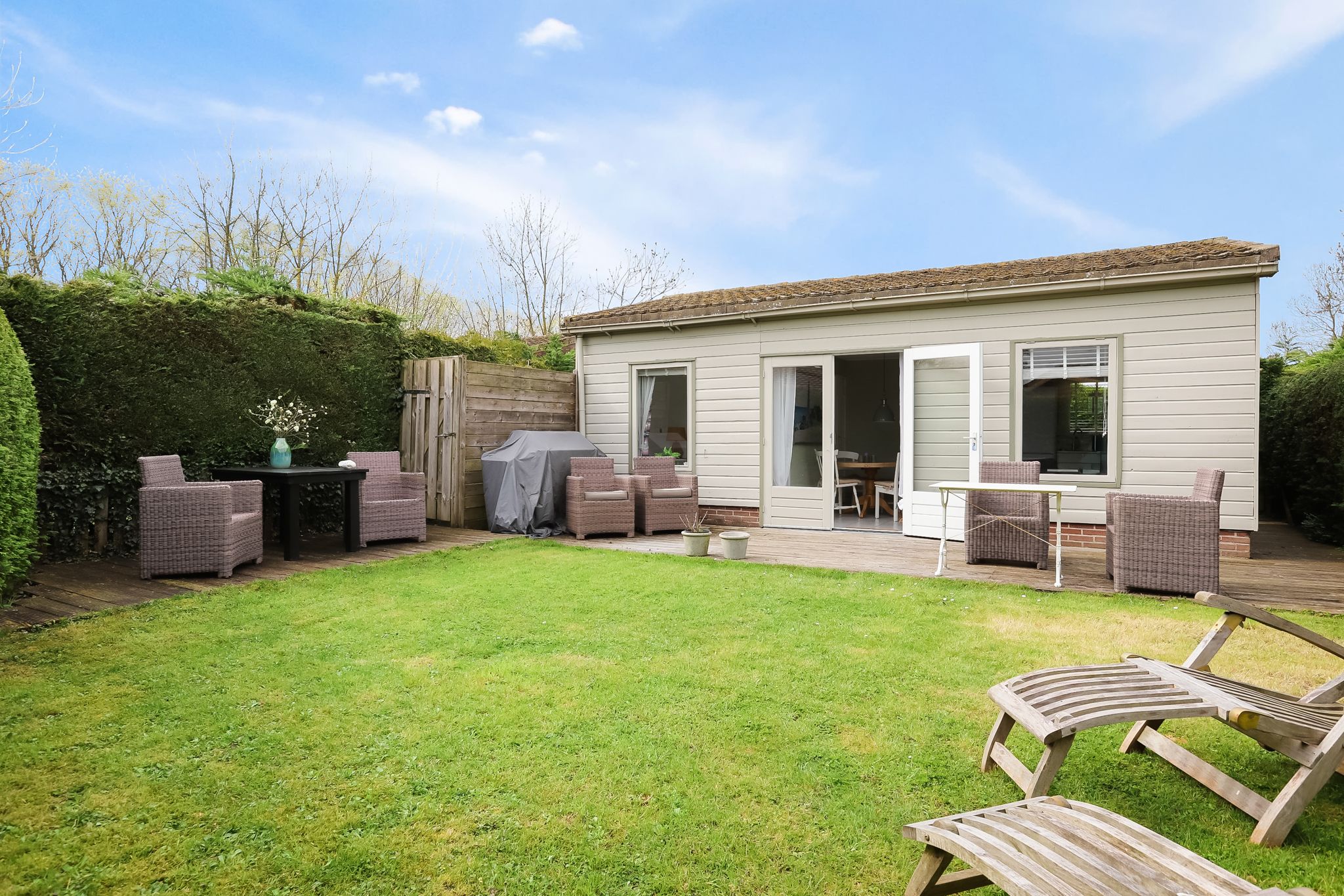 2-bedroom freehold villa in Warmenhuizen — photo 1 of 5