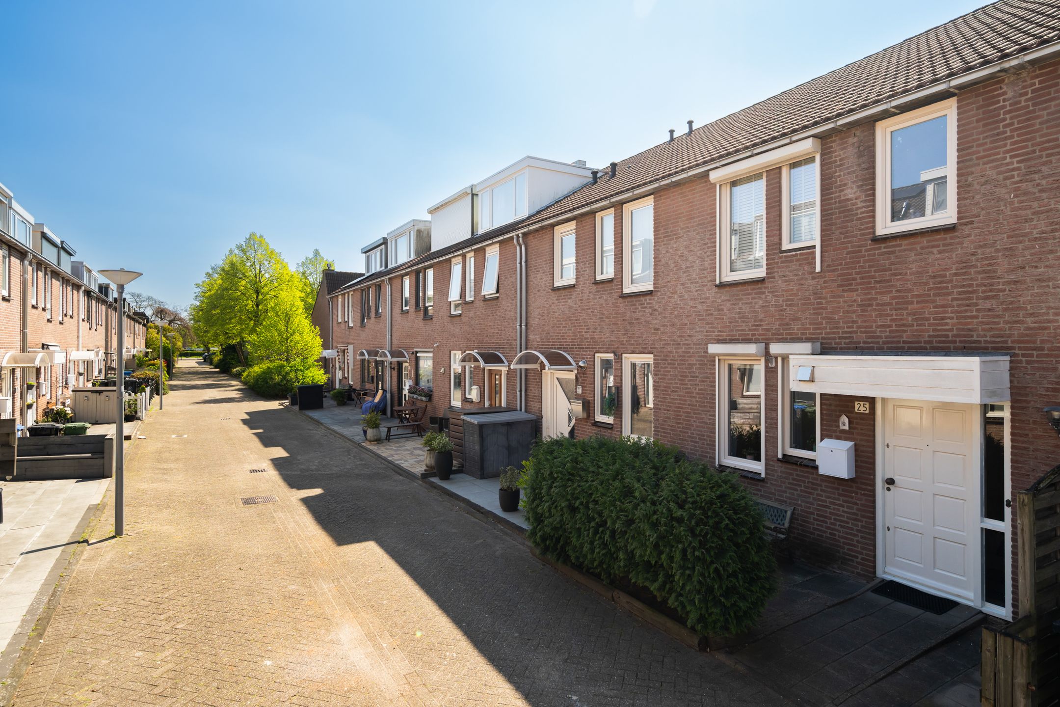 Foto 45 van Adriaan Roland Holststraat 25