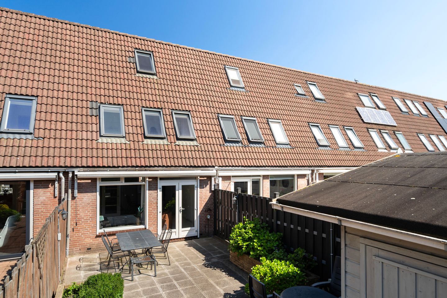 Foto 25 van Adriaan Roland Holststraat 25