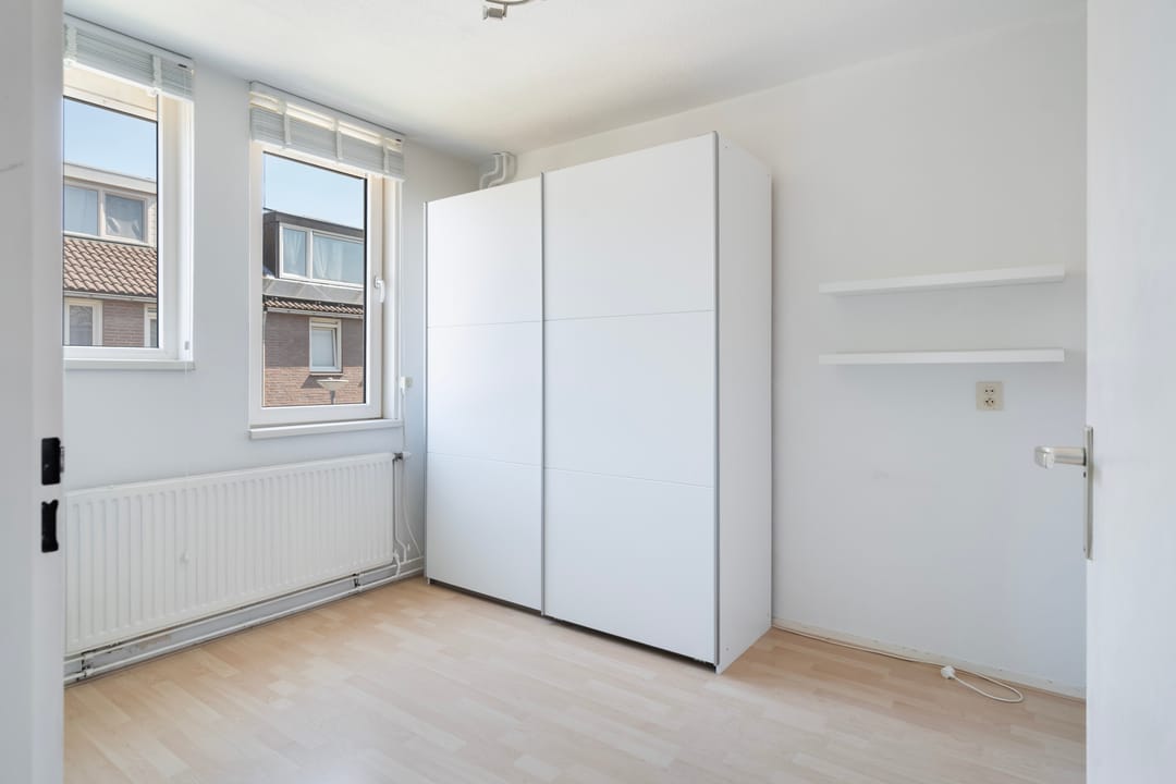 Foto 38 van Adriaan Roland Holststraat 25