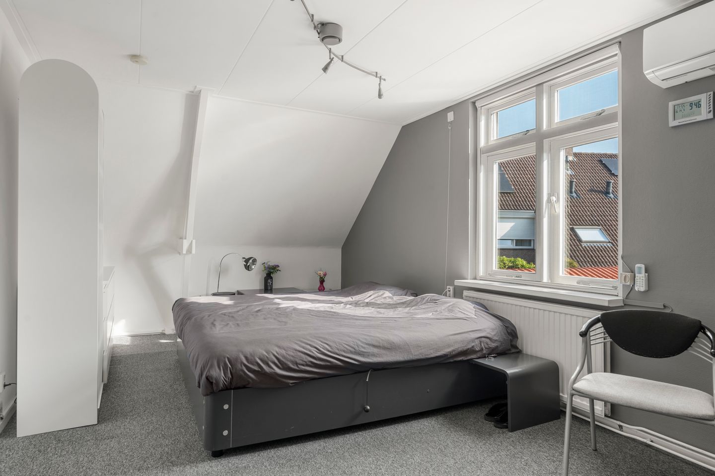 Well-maintained move-in ready detached home with large garage and sauna — 40