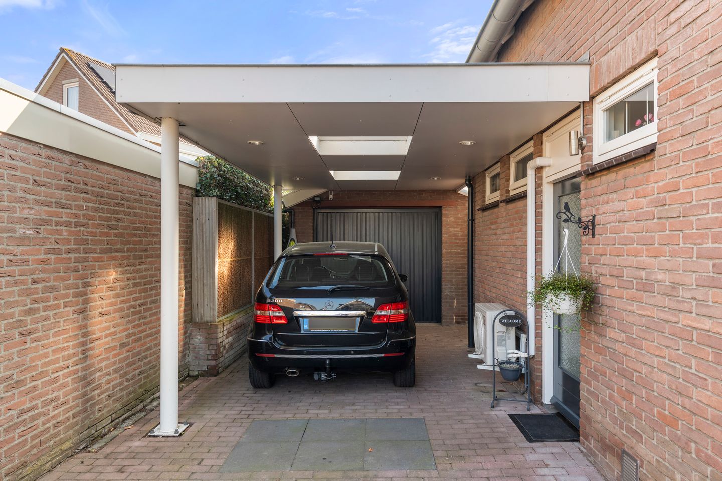 Well-maintained move-in ready detached home with large garage and sauna — 10