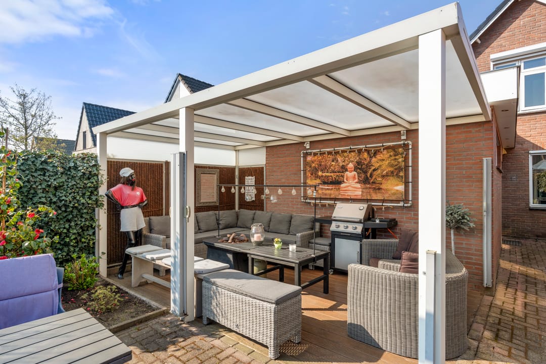Well-maintained move-in ready detached home with large garage and sauna — 13