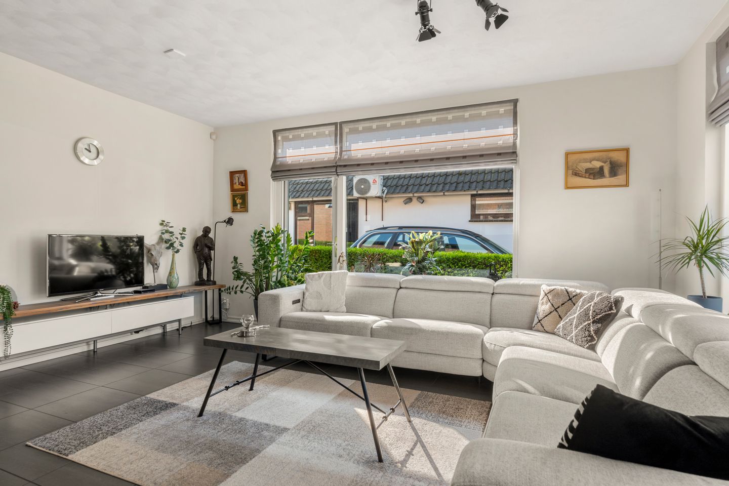 Well-maintained move-in ready detached home with large garage and sauna — 25