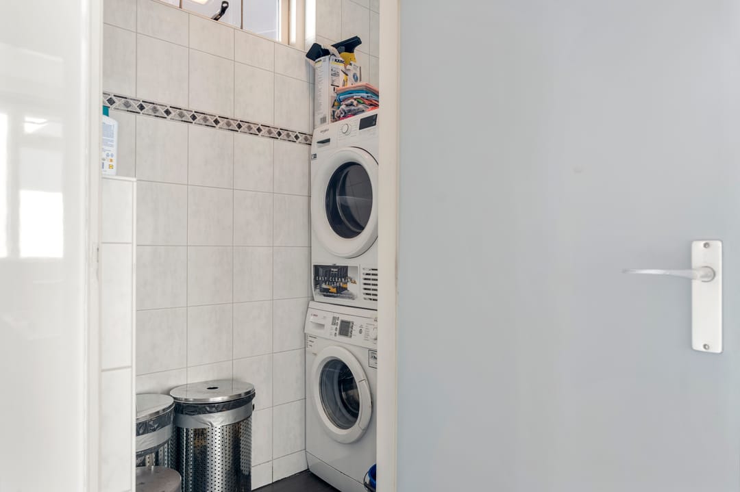 Well-maintained move-in ready detached home with large garage and sauna — 31