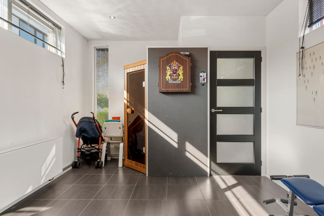 Well-maintained move-in ready detached home with large garage and sauna — 37