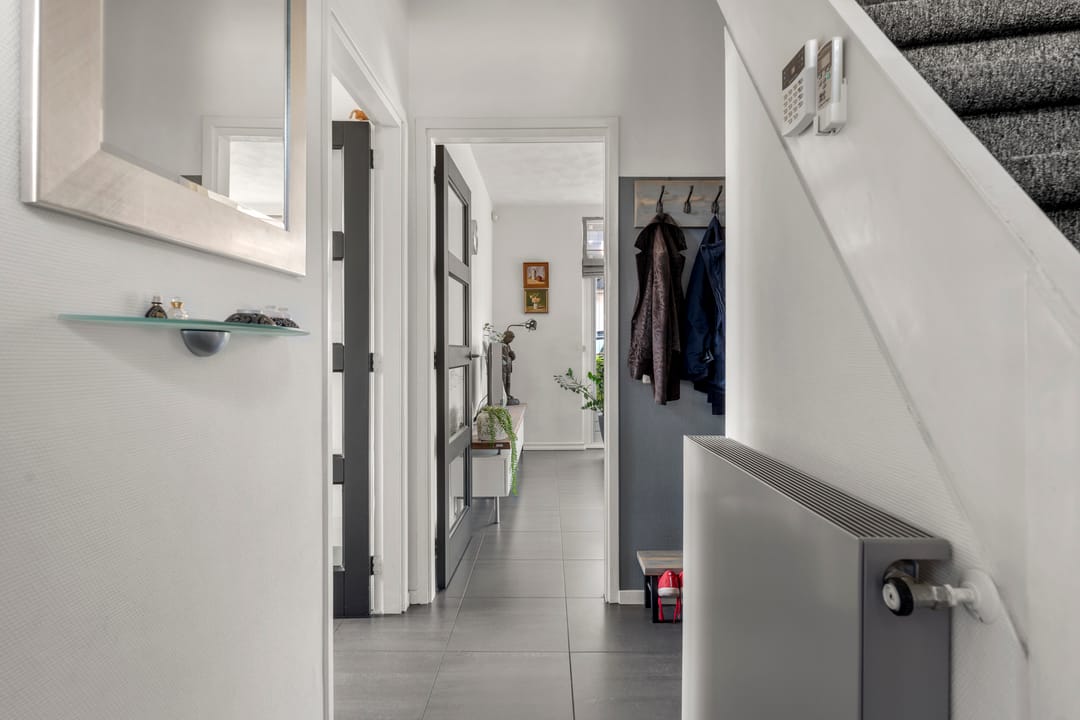 Well-maintained move-in ready detached home with large garage and sauna — 22