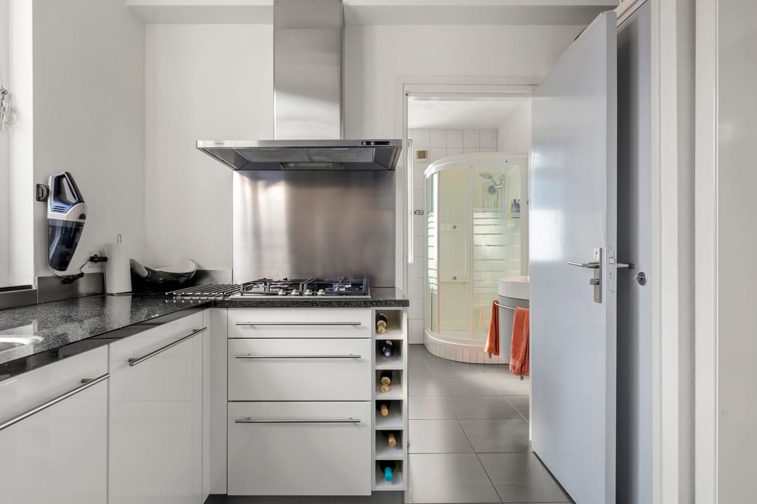 Well-maintained move-in ready detached home with large garage and sauna — 32