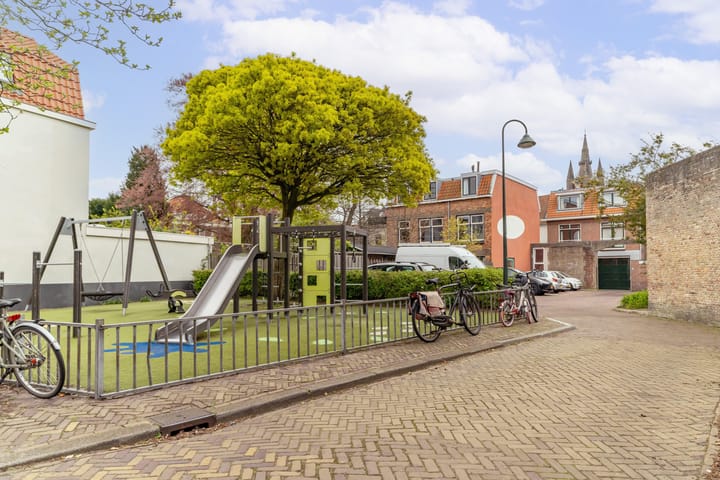 Tussenwoning te koop: Dirklangendwarsstraat 5, Delft