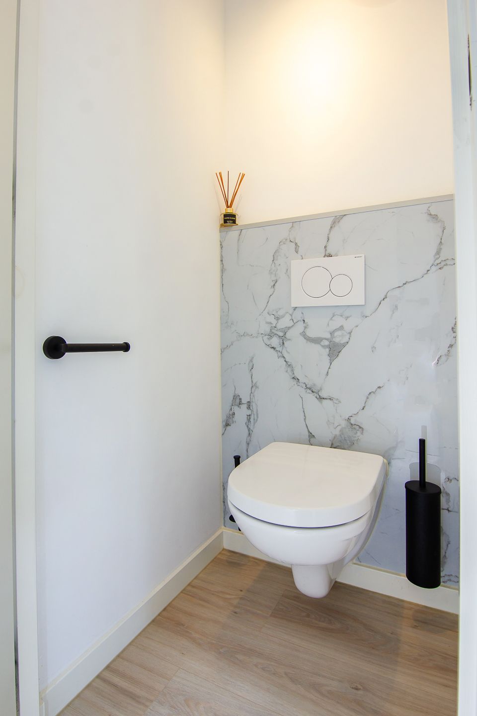 Photo 51 of Floresstraat 4-A