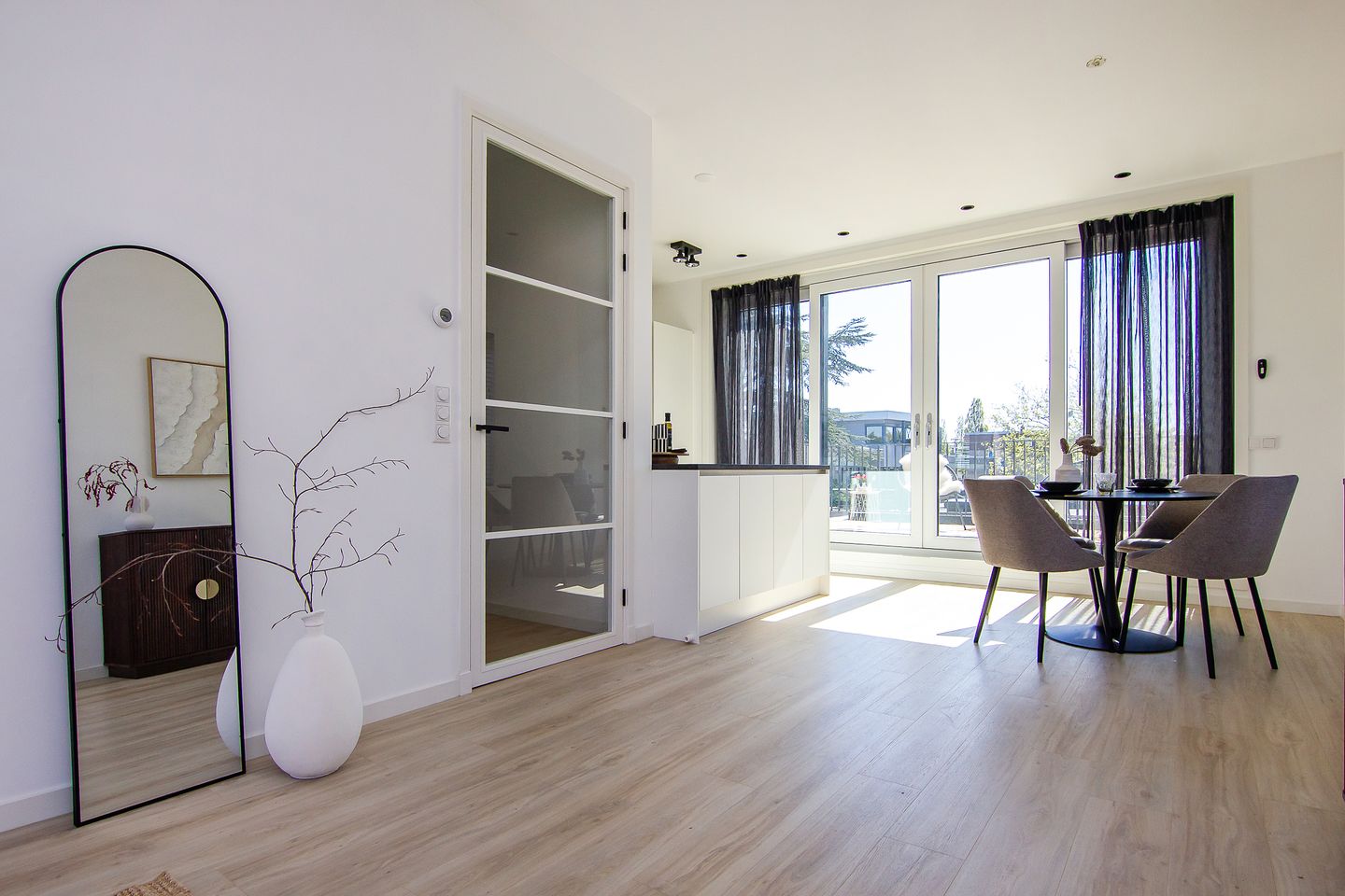 Photo 20 of Floresstraat 4-A