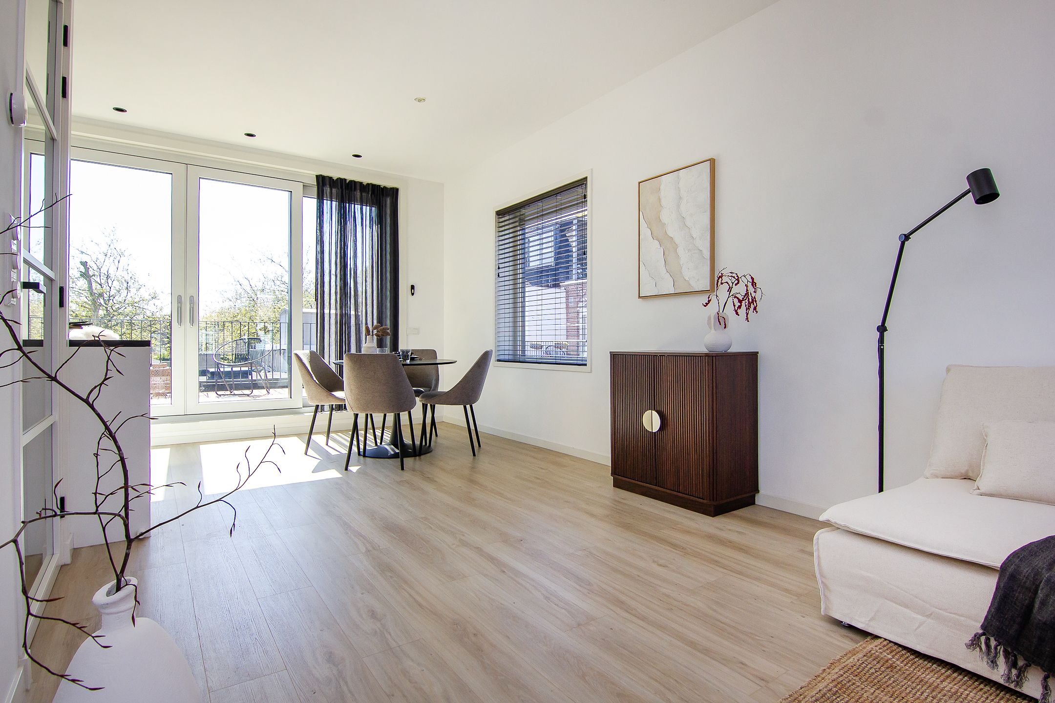 Photo 21 of Floresstraat 4-A