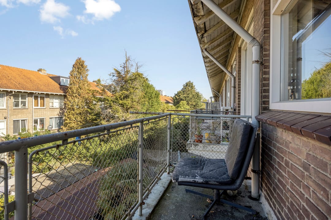 Spacious Corner Apartment with Four Bedrooms in Rotterdam Carnisse — 16