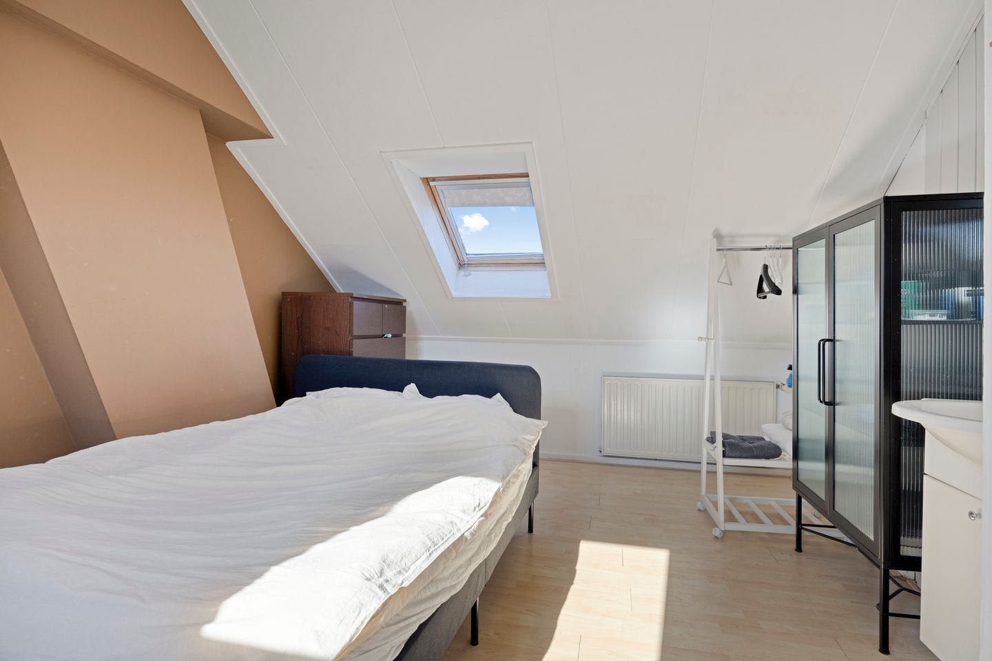 Spacious Corner Apartment with Four Bedrooms in Rotterdam Carnisse — 14