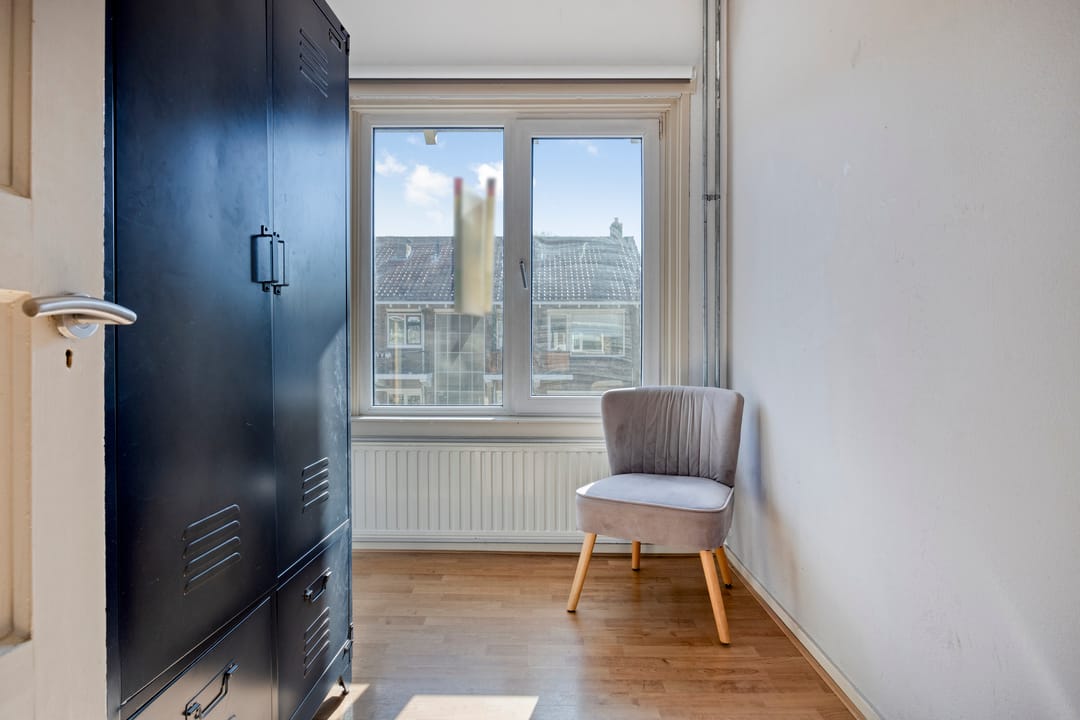 Spacious Corner Apartment with Four Bedrooms in Rotterdam Carnisse — 13